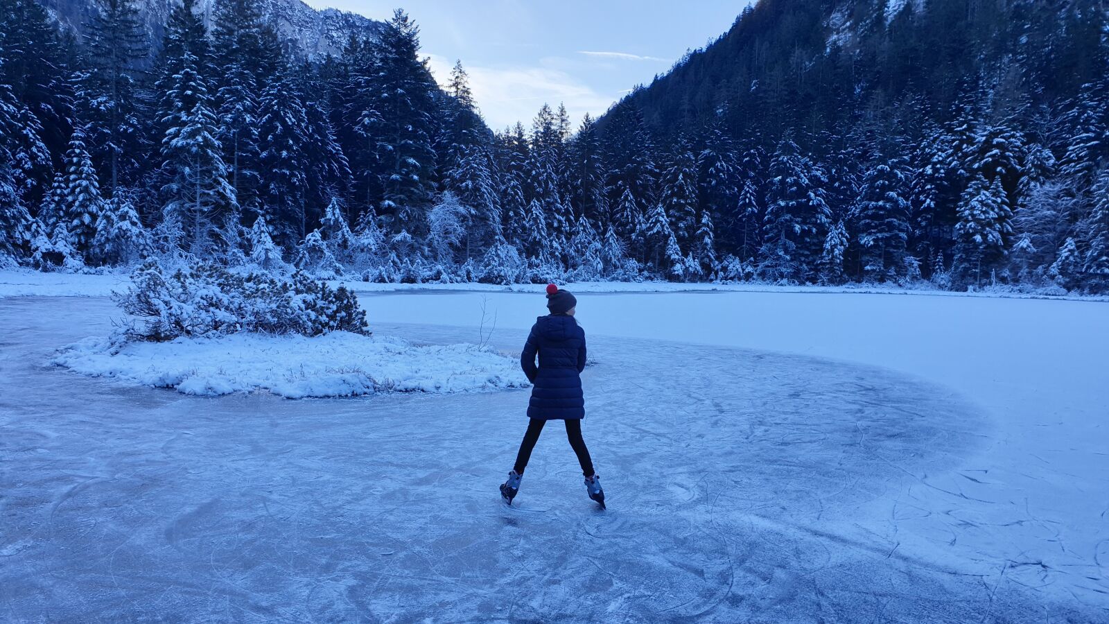 Samsung Galaxy S9 sample photo. Skating, skates, girl photography