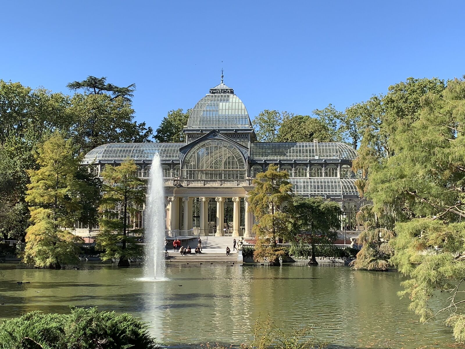 Apple iPhone XS sample photo. Palace, fountain, lake photography
