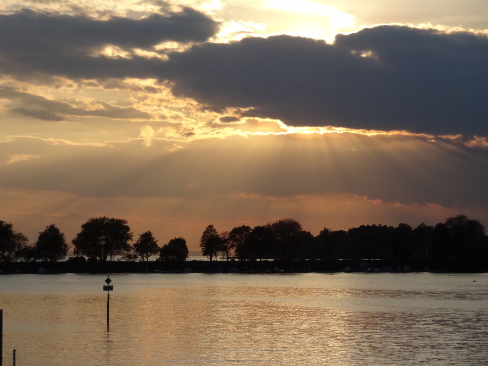 Sony Cyber-shot DSC-HX9V sample photo. Waters, sunset, dawn photography