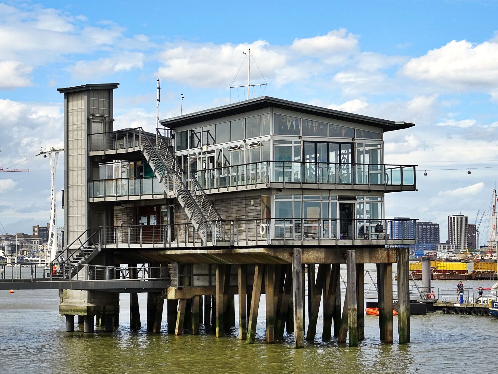 Sony DSC-HX60 sample photo. Architecture, bridge, building, clouds photography