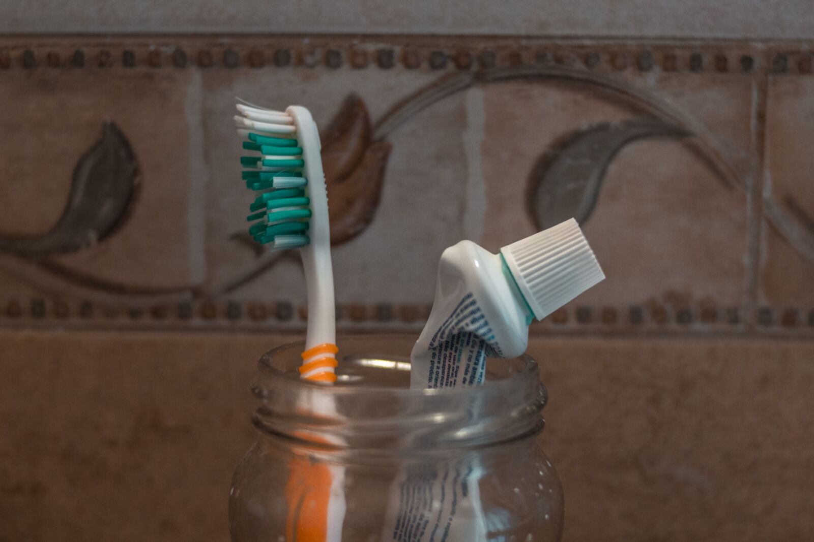 ZEISS Milvus 35mm F1.4 sample photo. Toothpaste, teeth, bathroom photography