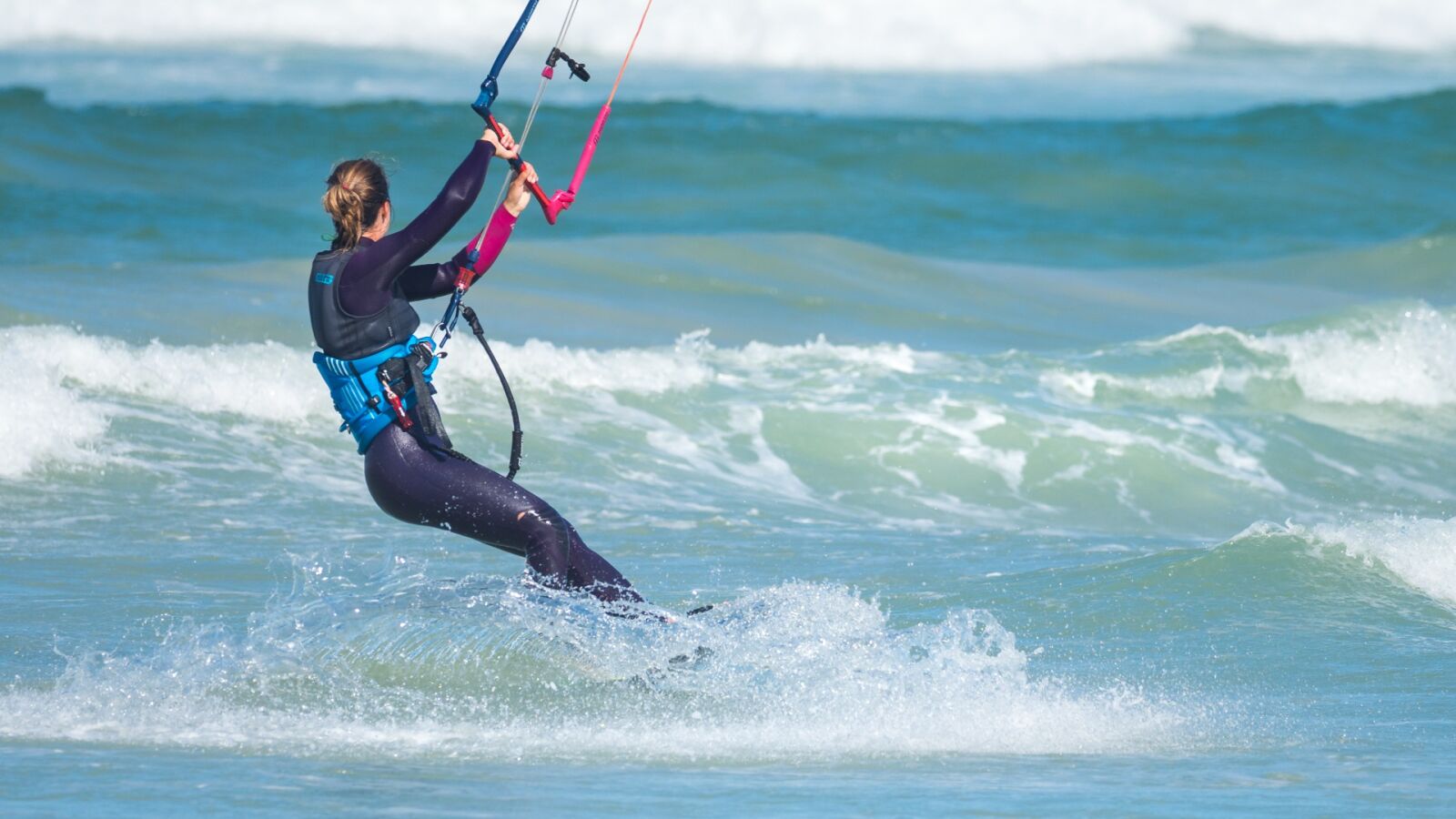 Olympus OM-D E-M1 Mark II + OLYMPUS M.300mm F4.0 sample photo. Kite boarder kite boarding photography