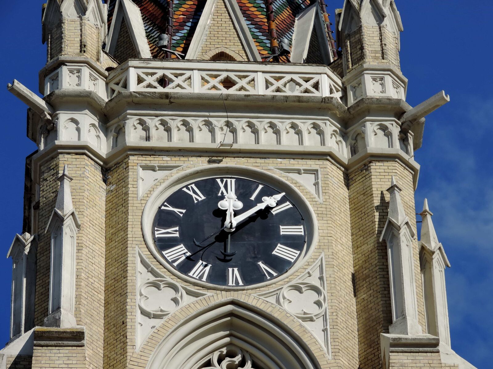 Nikon Coolpix P520 sample photo. Analog clock, cathedral, catholic photography