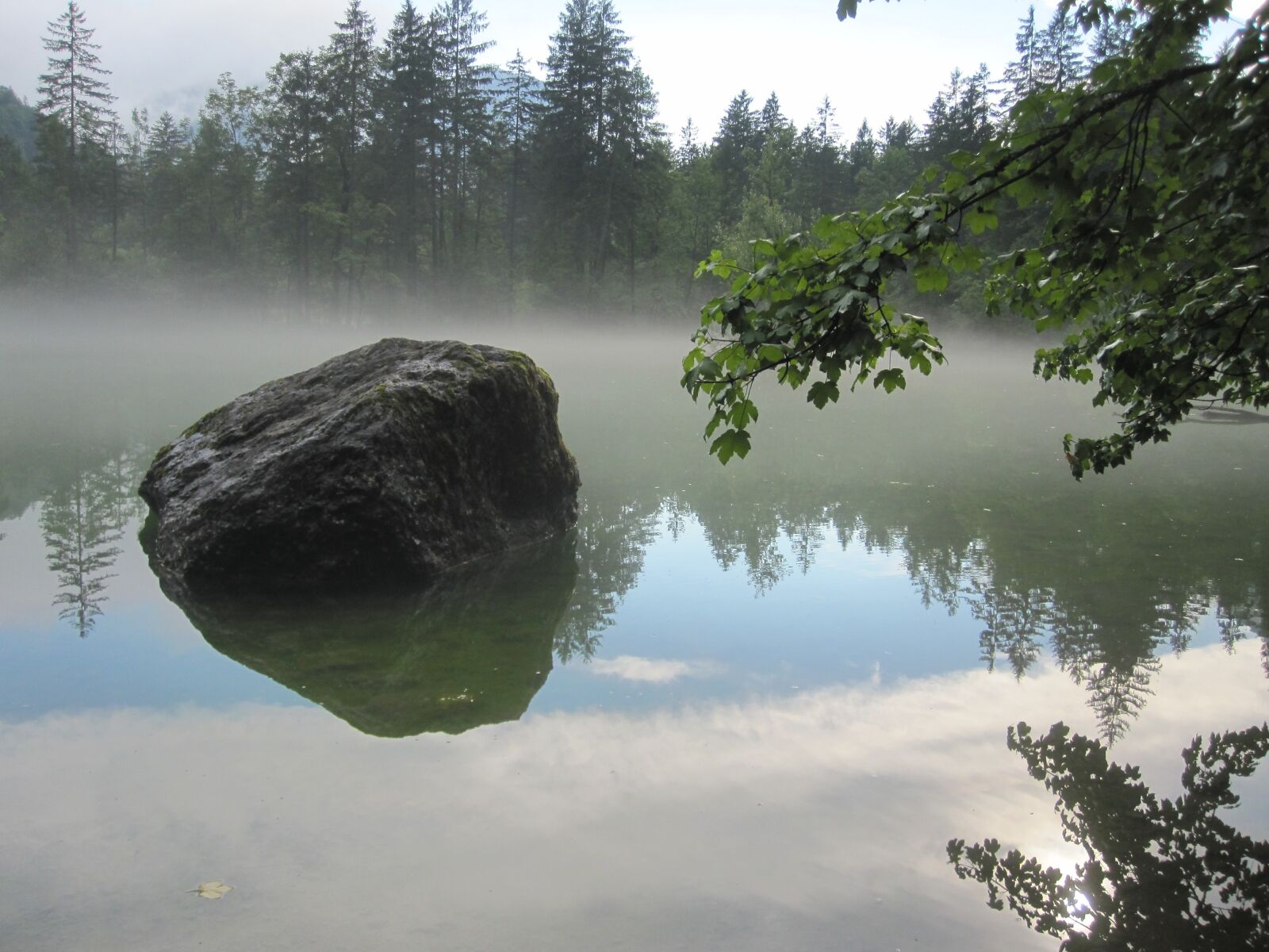 Canon PowerShot SD780 IS (Digital IXUS 100 IS / IXY Digital 210 IS) sample photo. Lake, mood, fog photography