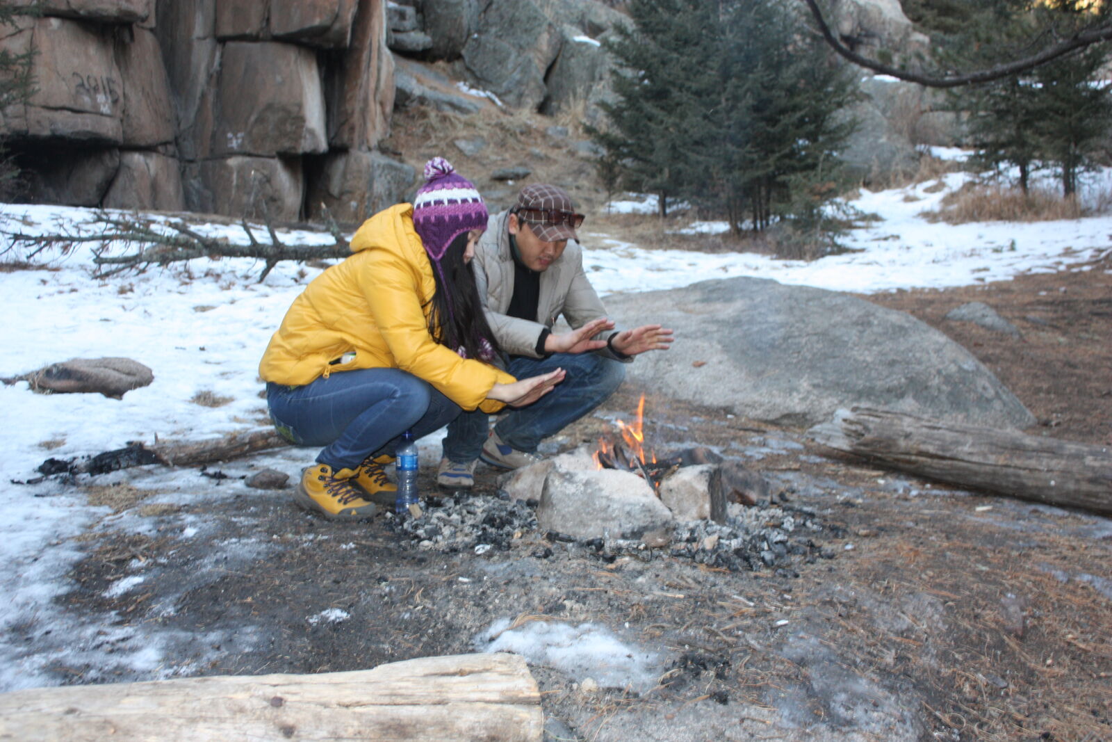 Canon EOS 450D (EOS Rebel XSi / EOS Kiss X2) sample photo. Fire, hiking, nature, winter photography