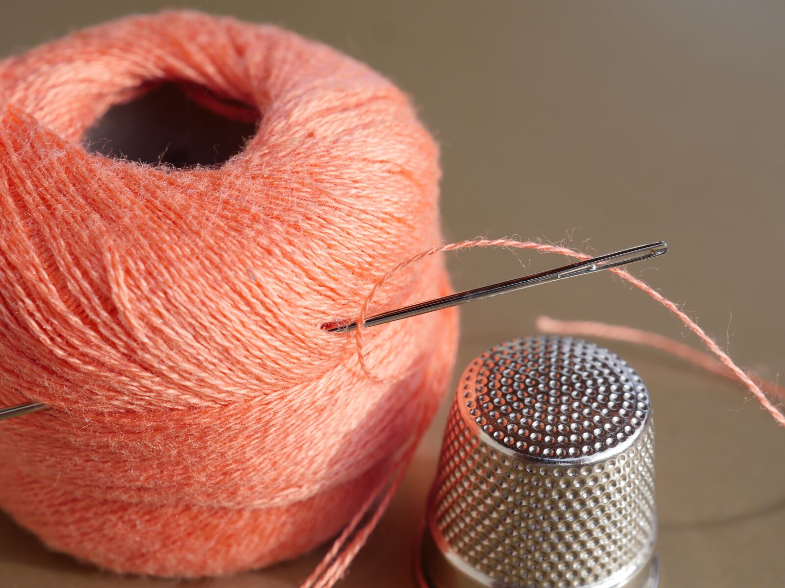 Panasonic Lumix DMC-GX8 sample photo. Needle, thread, sewing thread photography