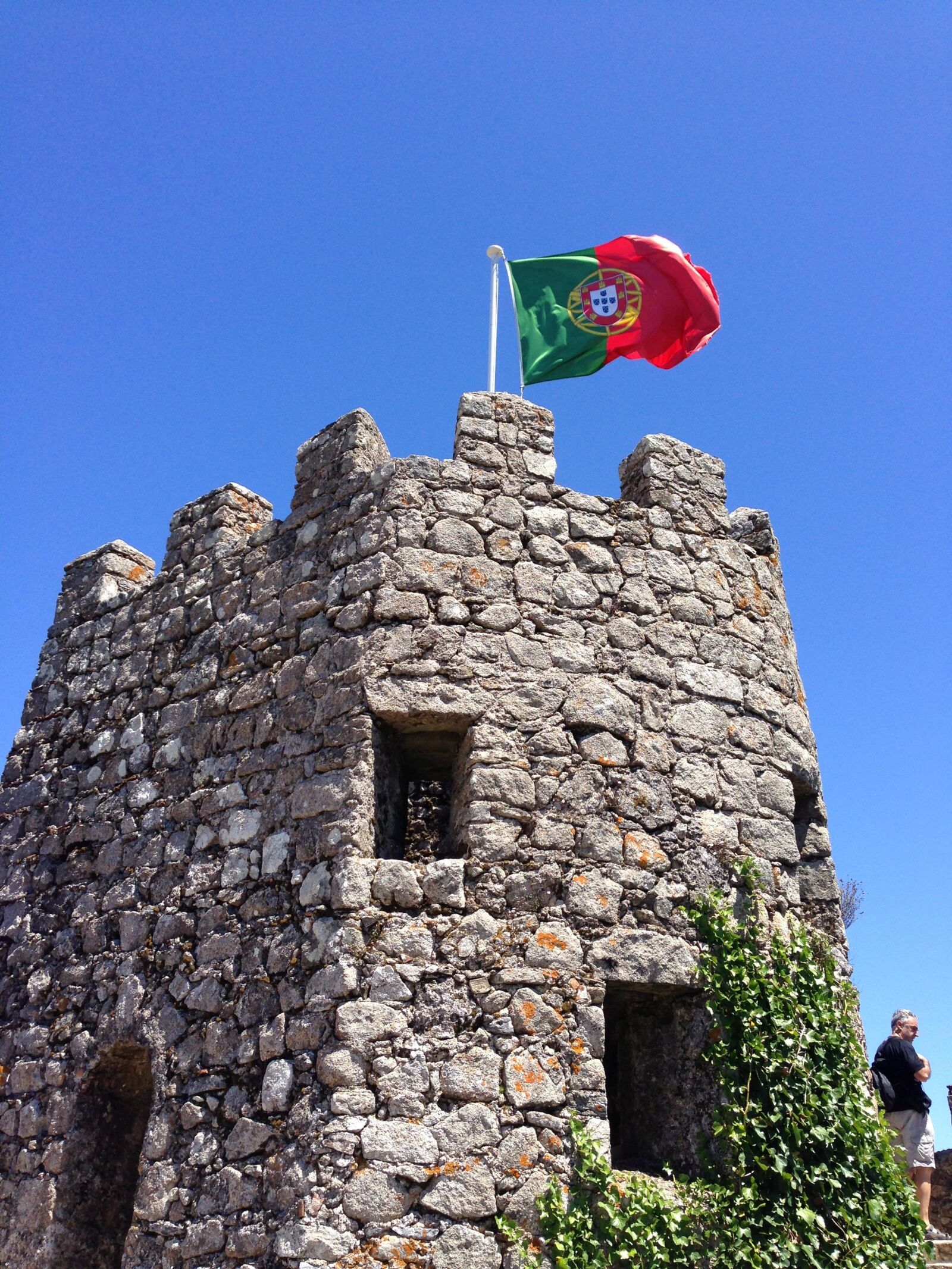 Apple iPhone 5 sample photo. Ruin, flag, portugal photography