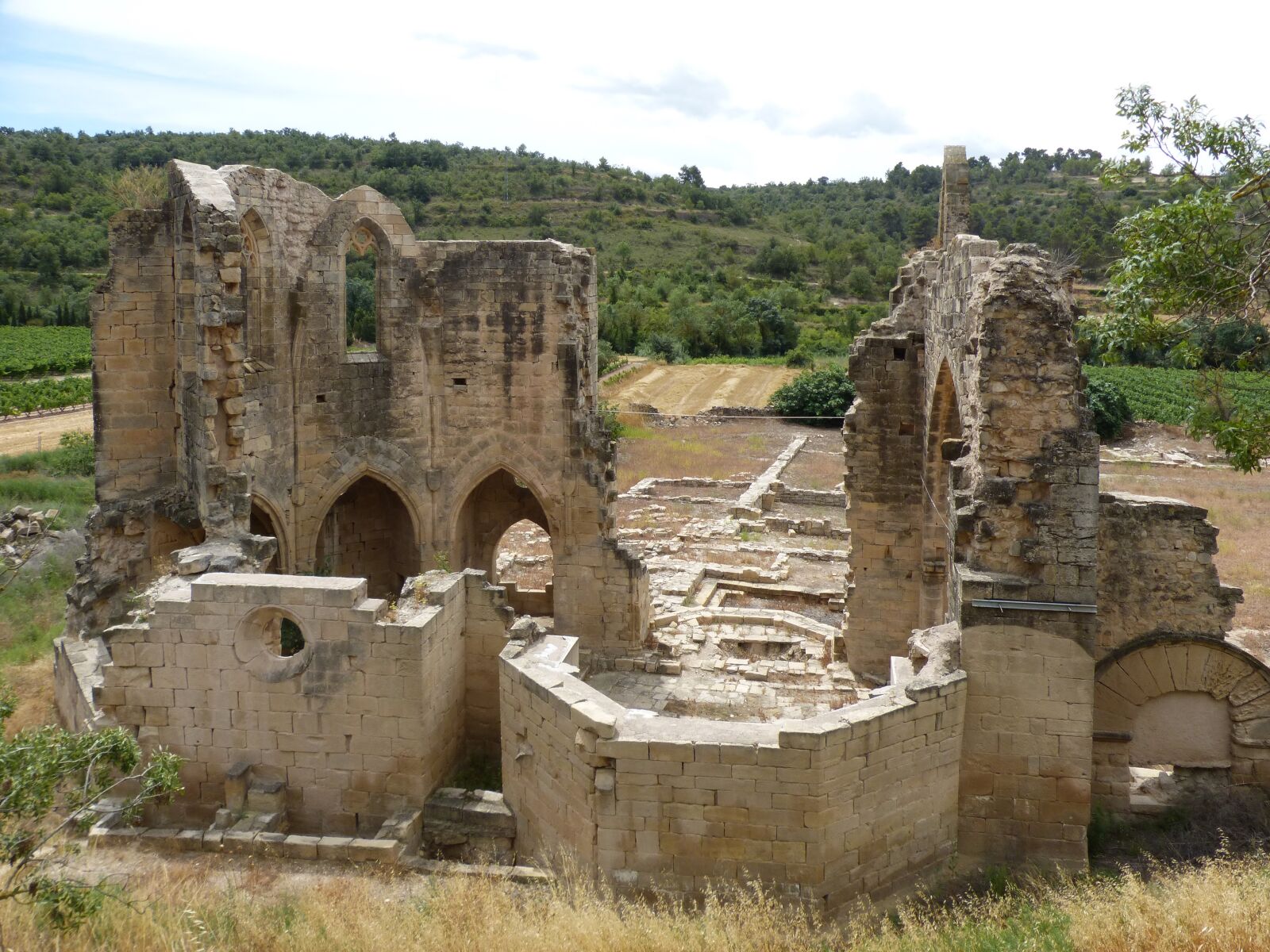 Panasonic DMC-FZ62 sample photo. Ruins, monastery, vallsanta photography