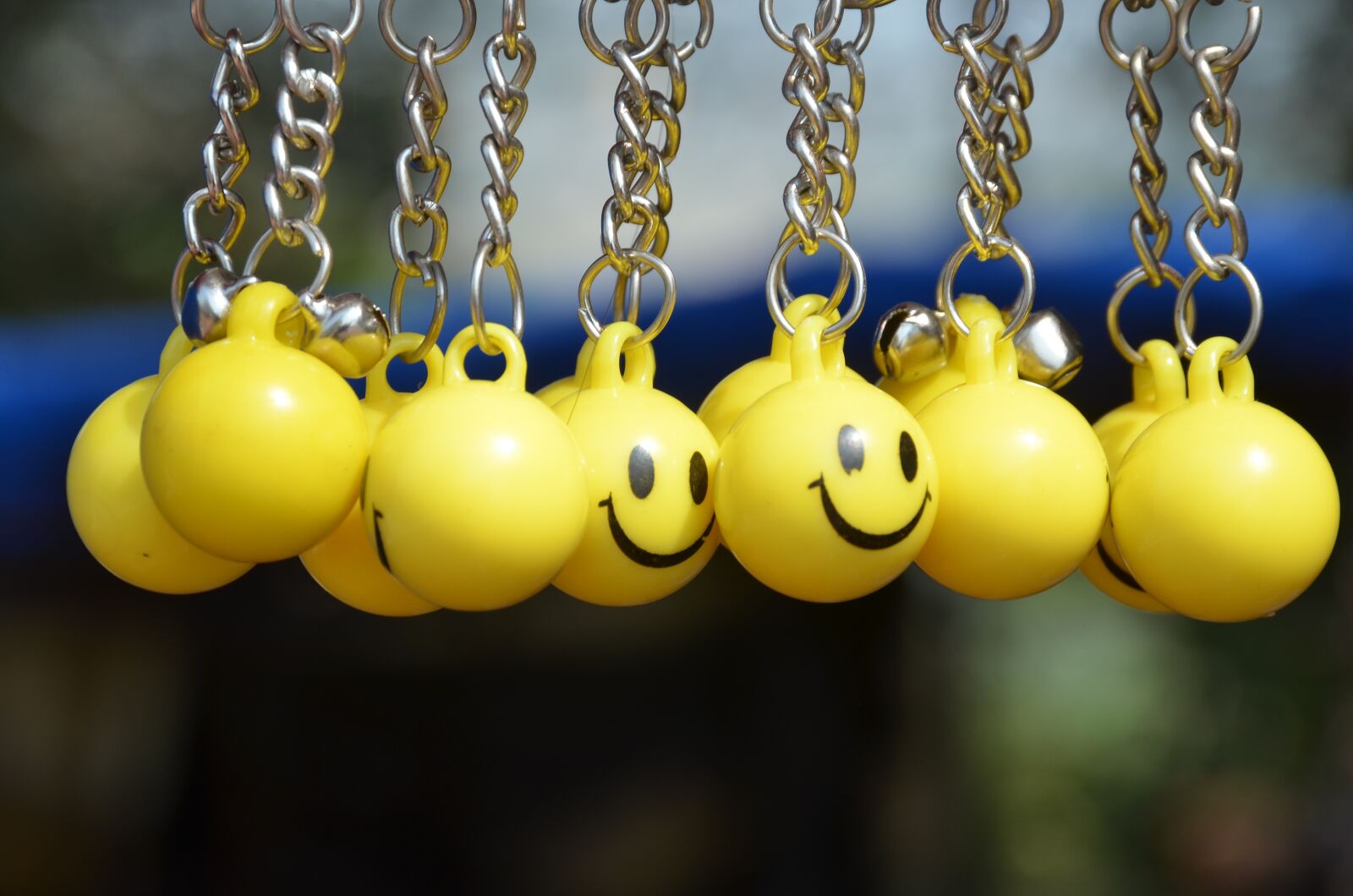Nikon D5100 sample photo. Shining, gold, hanging photography