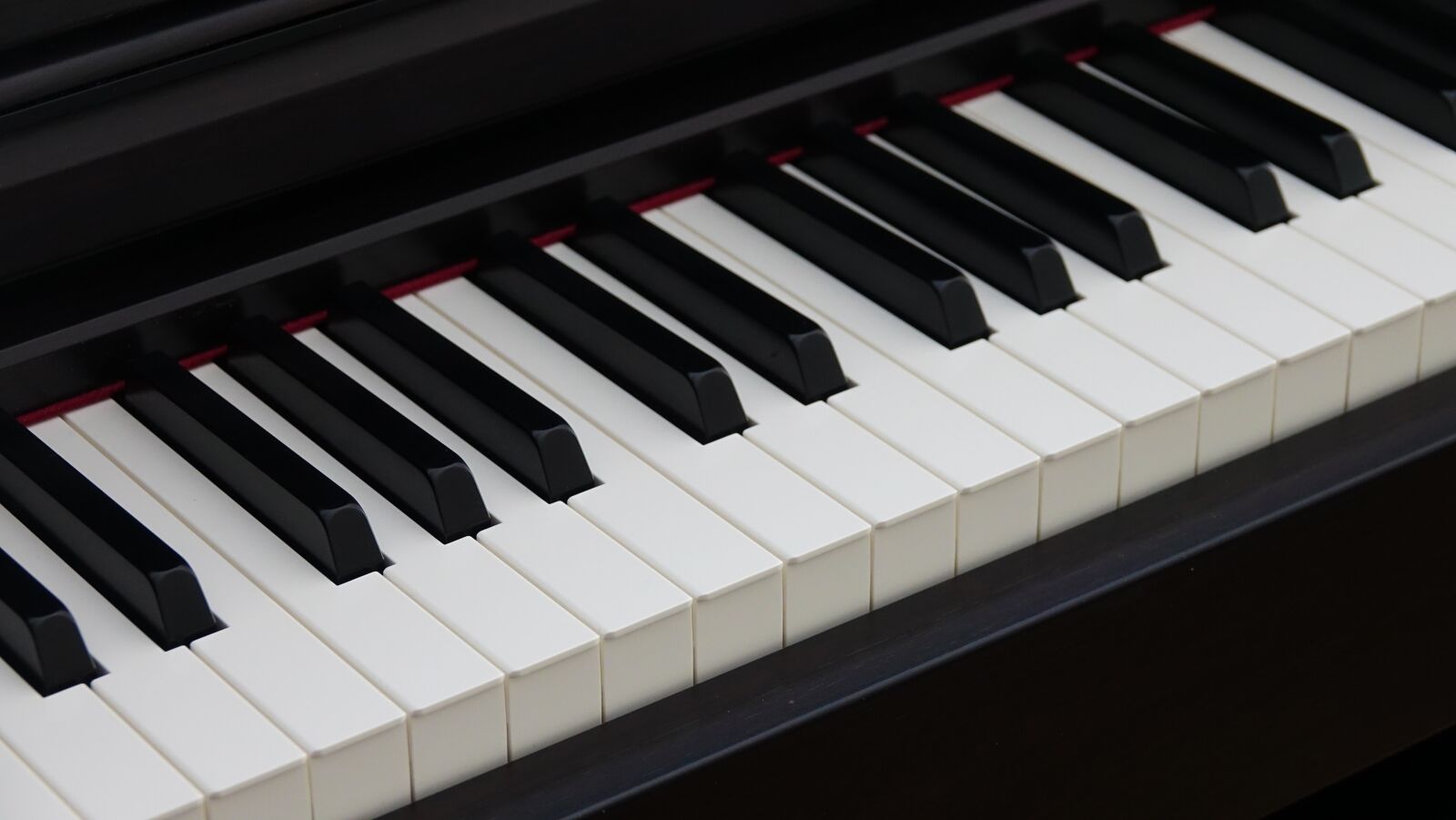 Sony Cyber-shot DSC-RX10 III sample photo. Piano, keys, white photography