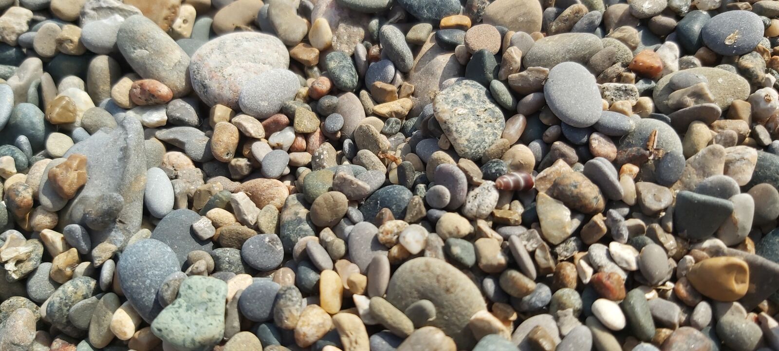 Samsung Galaxy A70 sample photo. Rocks, beach, nature photography