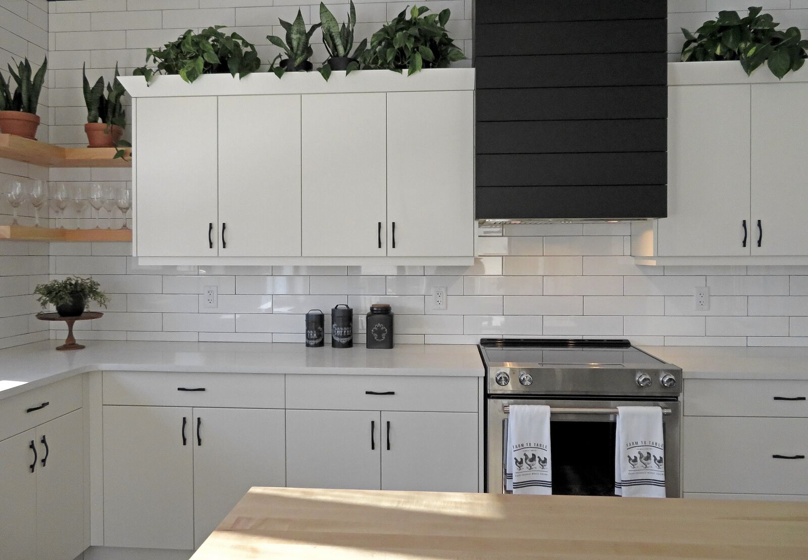 Canon PowerShot SX720 HS sample photo. Kitchen, stove, cabinets photography