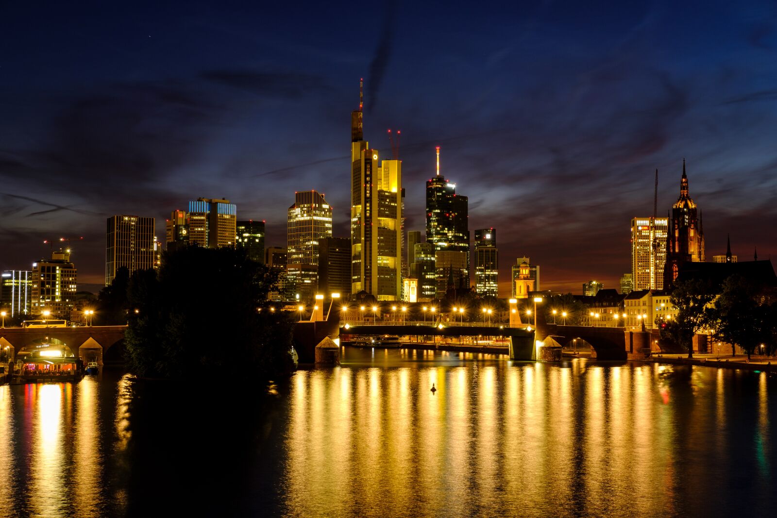 Fujifilm X-T2 sample photo. Skyline, skyscraper, skyscrapers photography