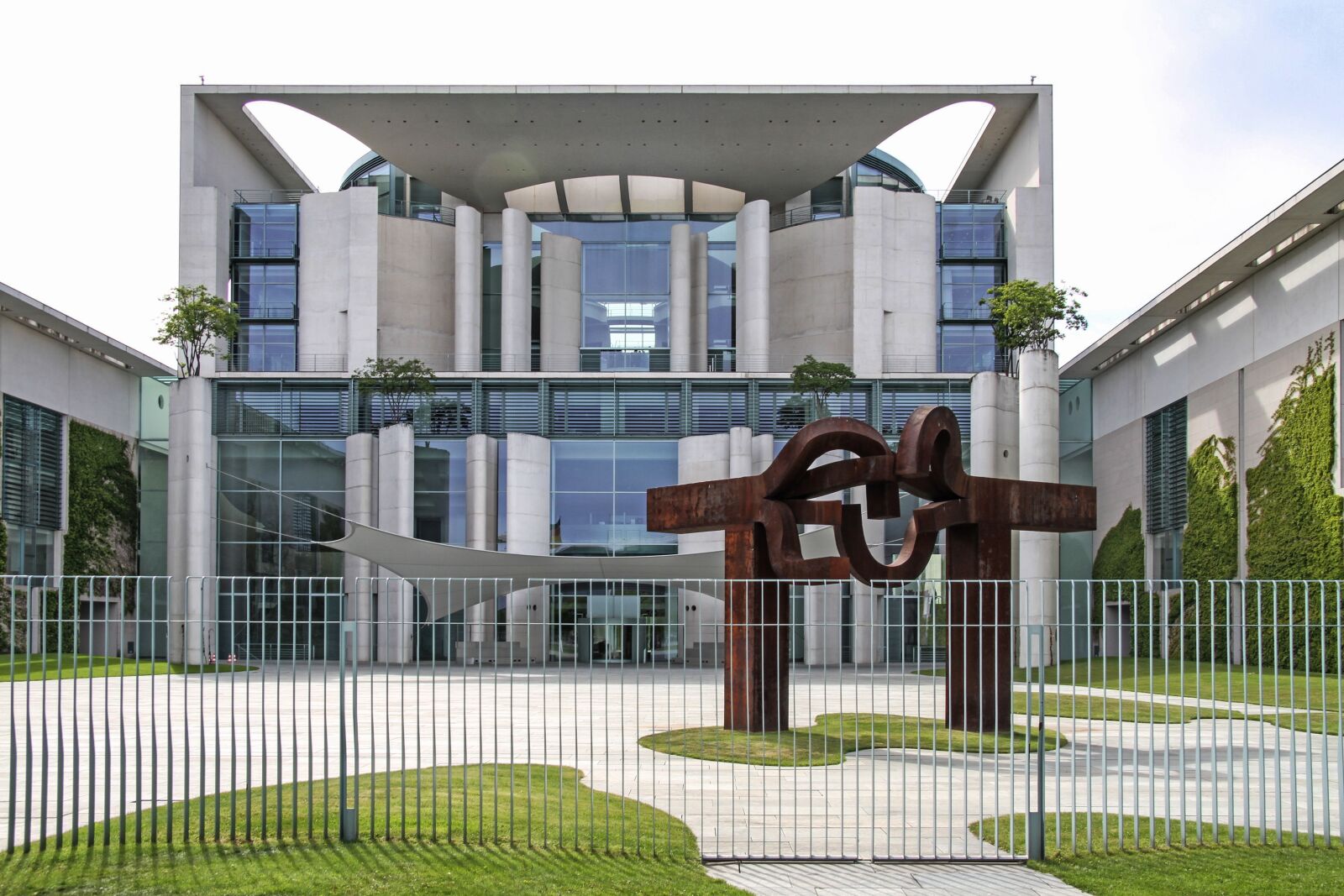 Canon EOS 7D + Canon EF-S 17-85mm F4-5.6 IS USM sample photo. Chancellery, berlin, government photography