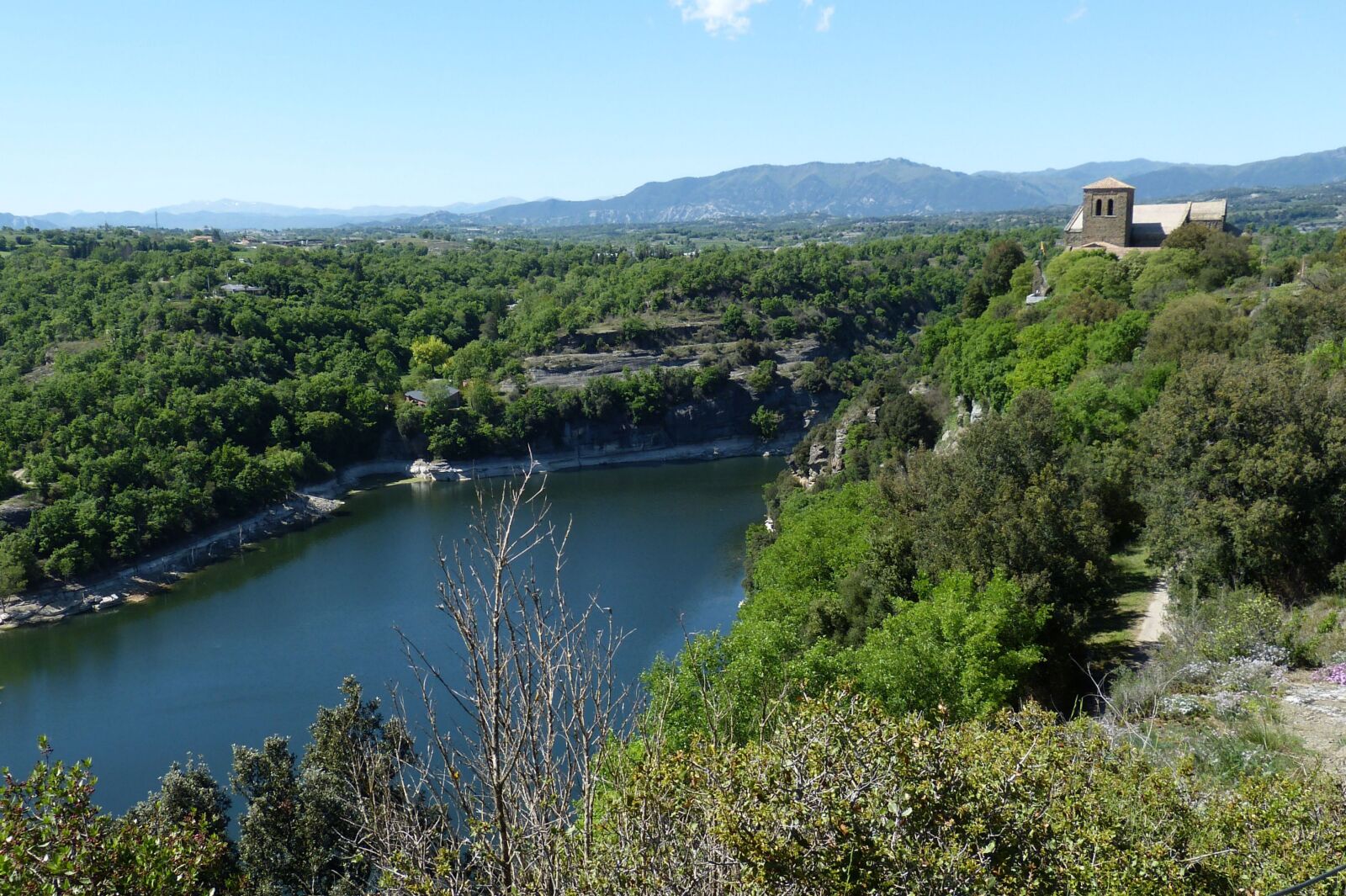 Panasonic Lumix DMC-FZ150 sample photo. Spain, catalonia, monastery photography