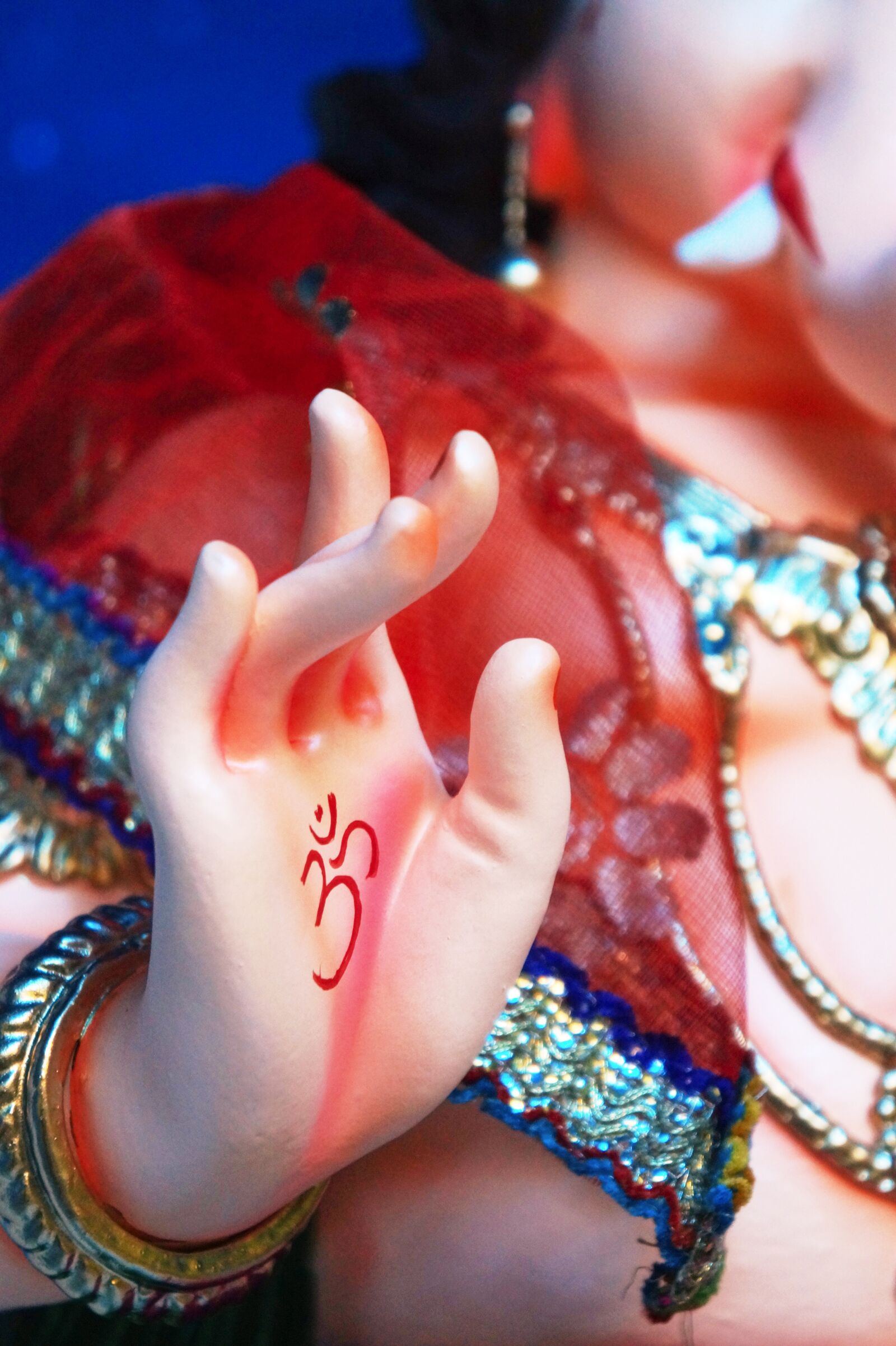 Sony Alpha a3000 + Sony E 18-55mm F3.5-5.6 OSS sample photo. God, love, ganesh photography