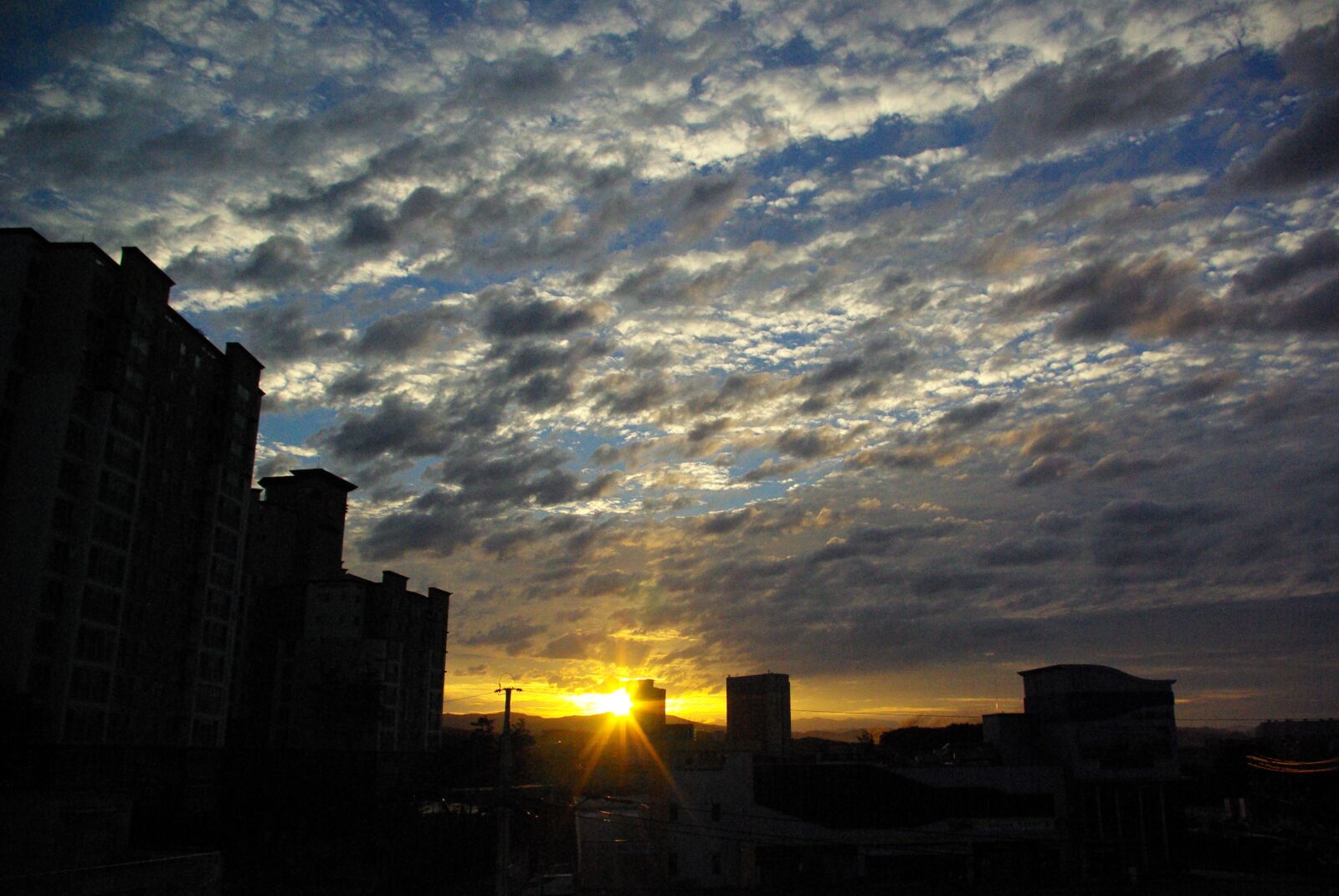 Samsung GX-10 sample photo. Sunset, clouds, landscape photography