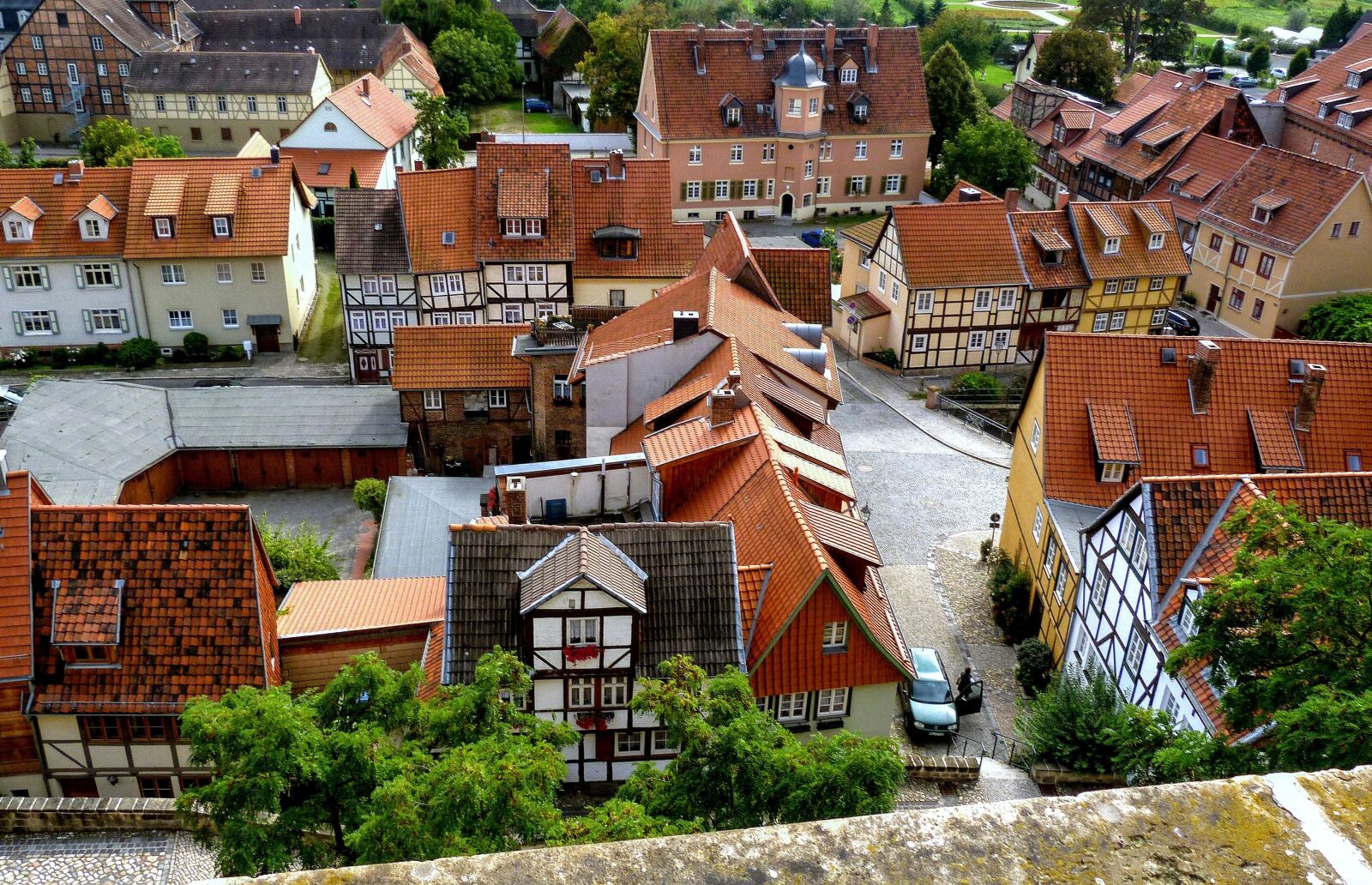 Panasonic Lumix DMC-FZ40 (Lumix DMC-FZ45) sample photo. Perspective, city, roofs photography