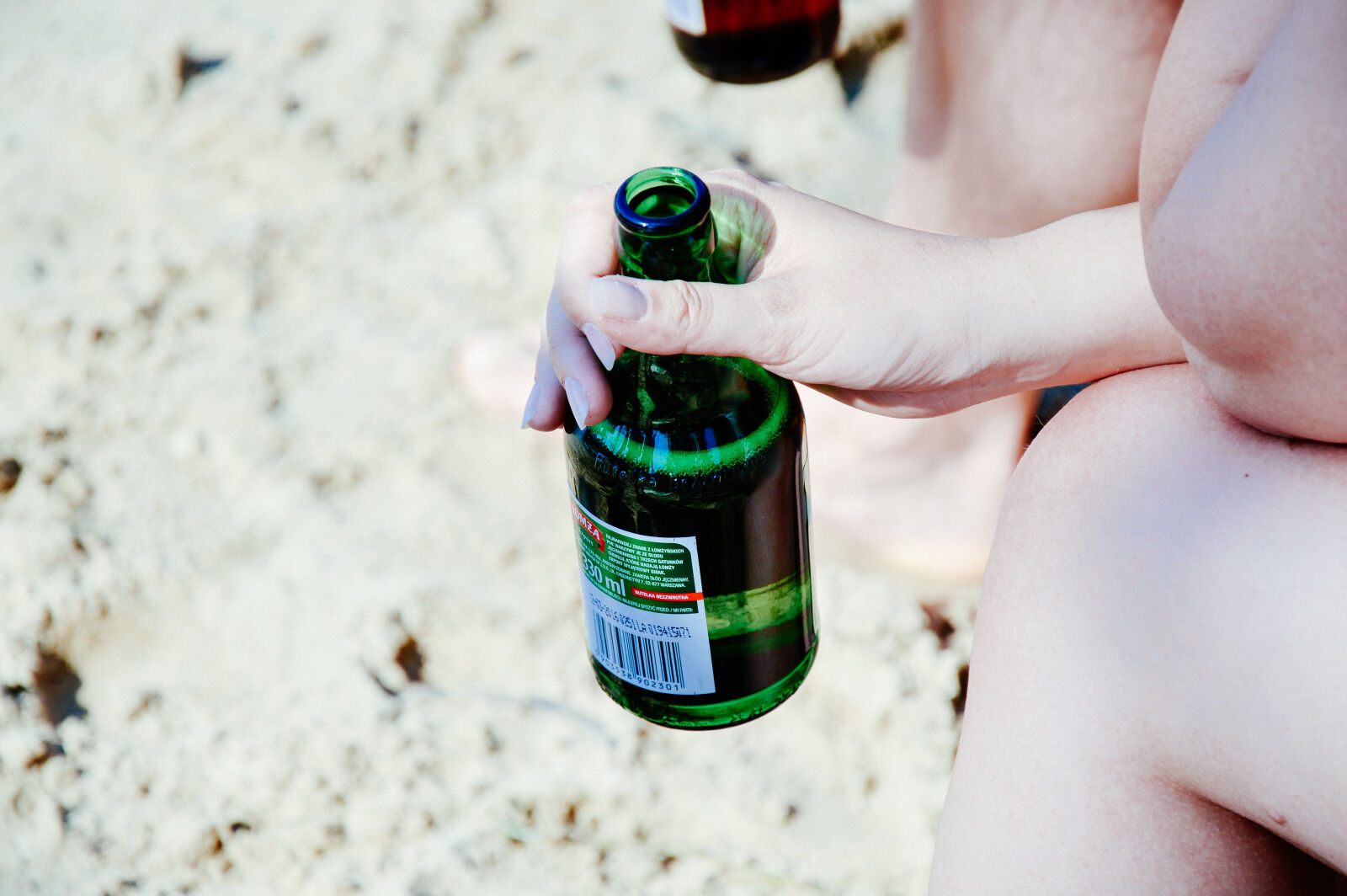 Nikon D3200 sample photo. Alcohol, beach, beer, closeup photography