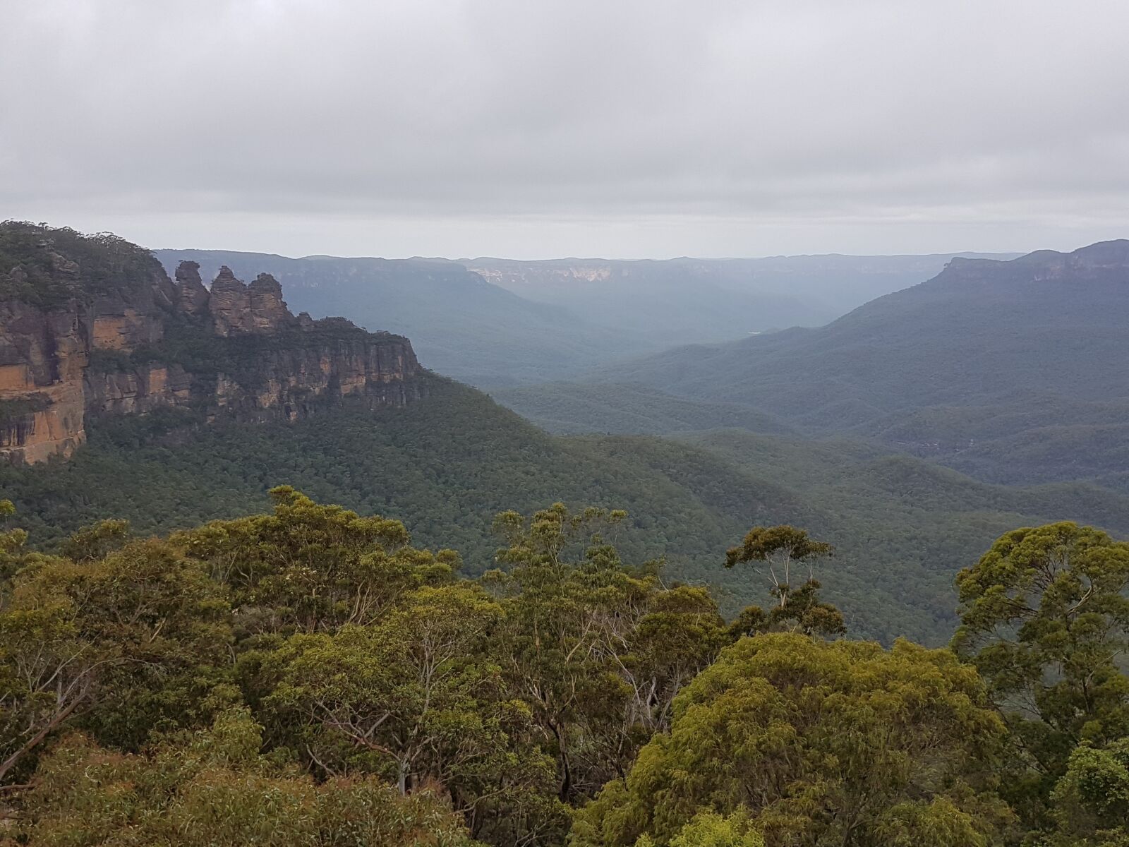Samsung Galaxy S7 Edge sample photo. Australia, three sisters, blue photography