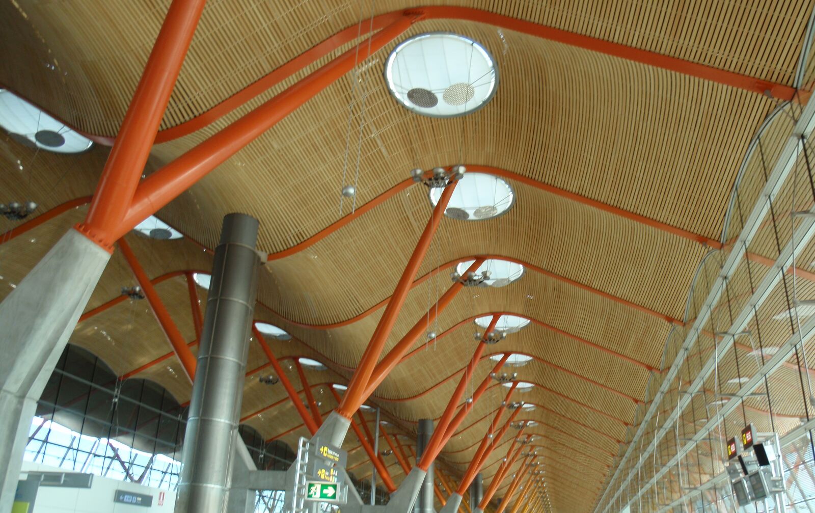 Olympus u9000,S9000 sample photo. The airport, ceiling, madrid photography