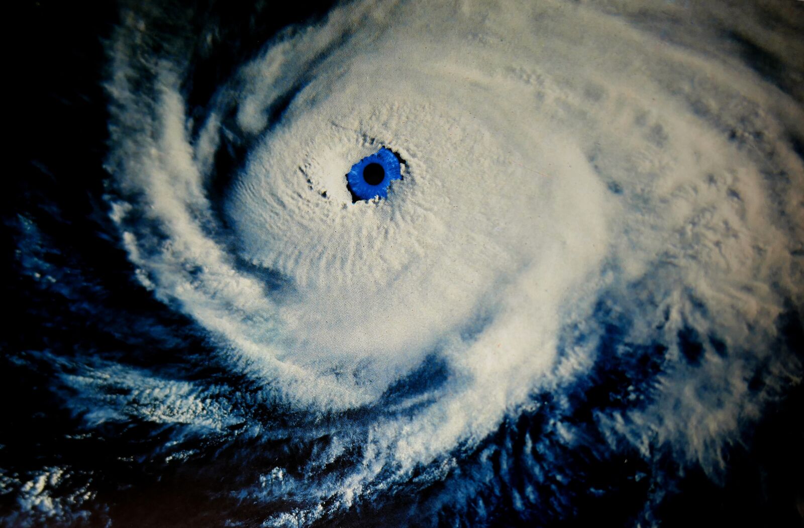 Panasonic Lumix DMC-LX10 (Lumix DMC-LX15) sample photo. Hurricane, eye, the eye photography