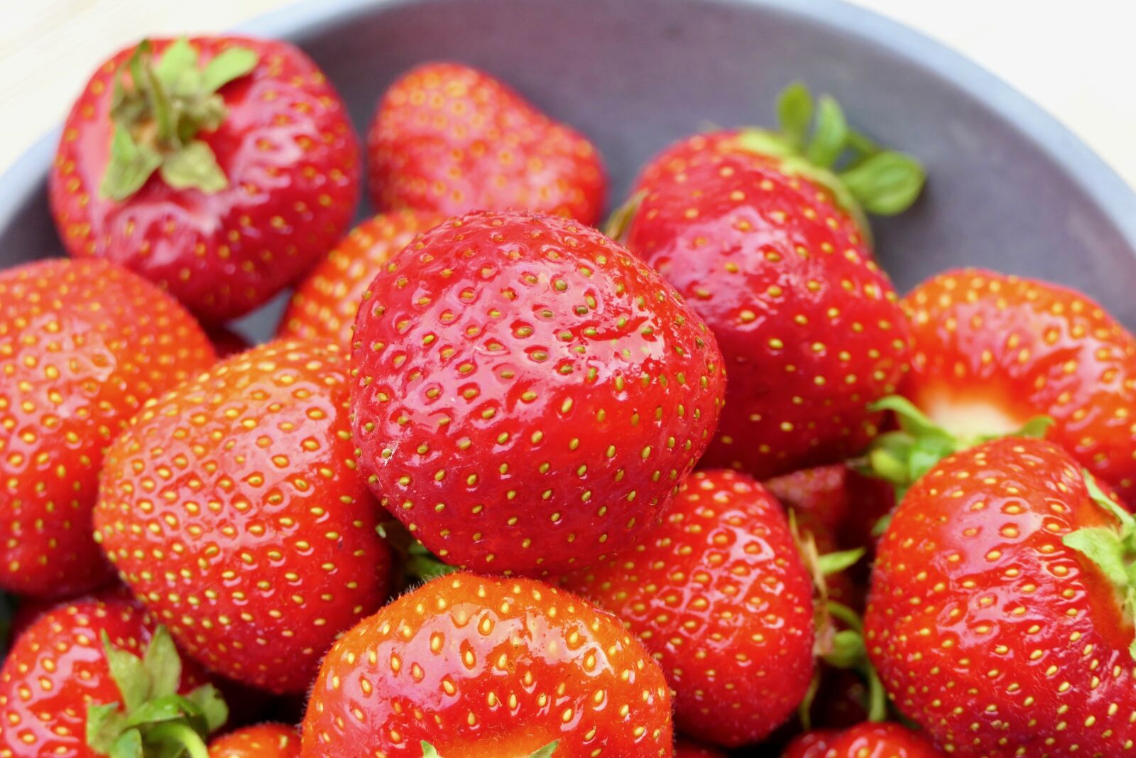 Panasonic Lumix DMC-FZ2500 (Lumix DMC-FZ2000) sample photo. Strawberry, strawberries, summer photography