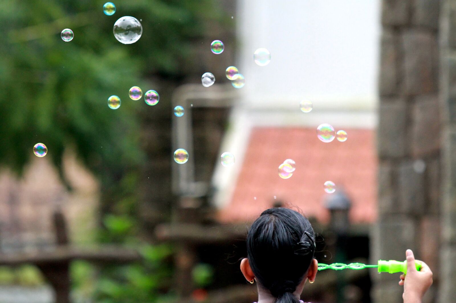 Canon EOS 7D sample photo. Bubbles, fun, girl photography