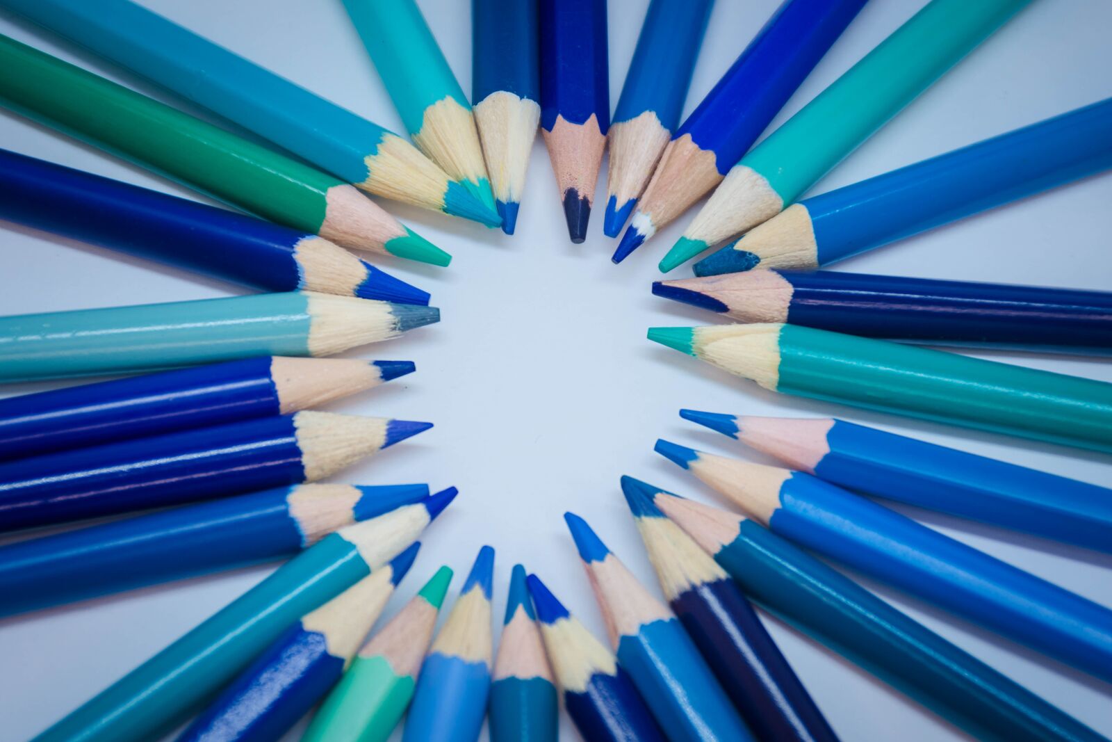 Nikon D7200 sample photo. Color, pencil, school photography