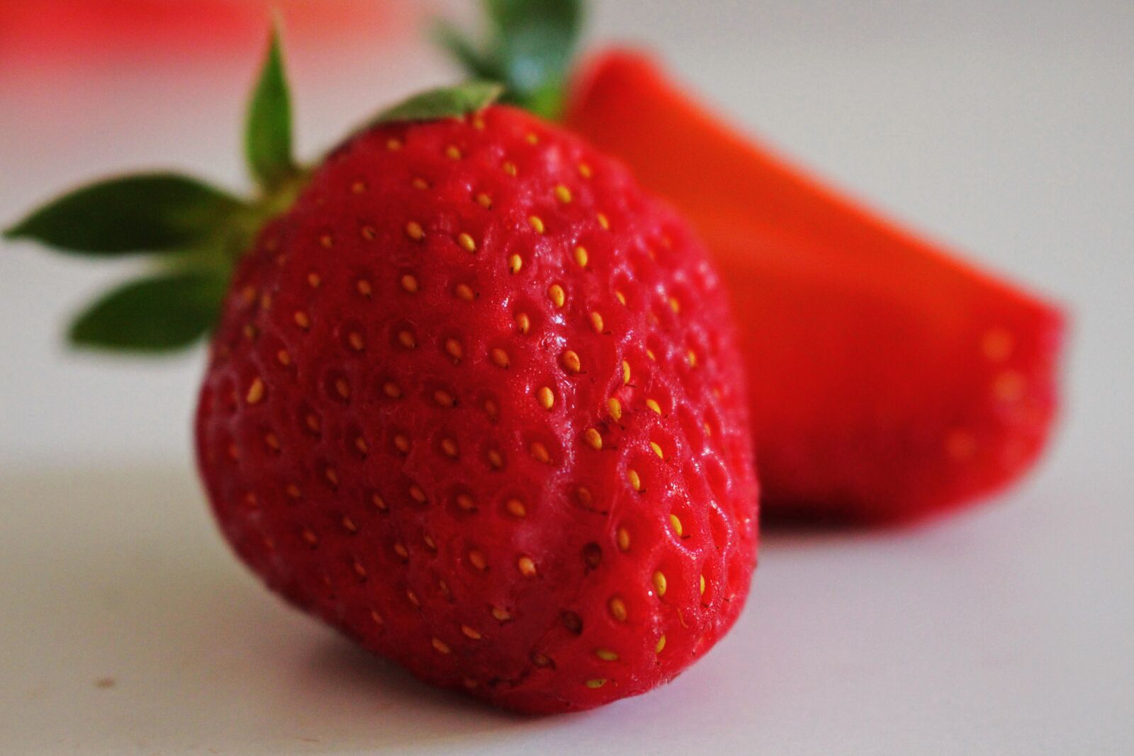 Canon EOS 700D (EOS Rebel T5i / EOS Kiss X7i) sample photo. Strawberries, nutritionist, shoots photography