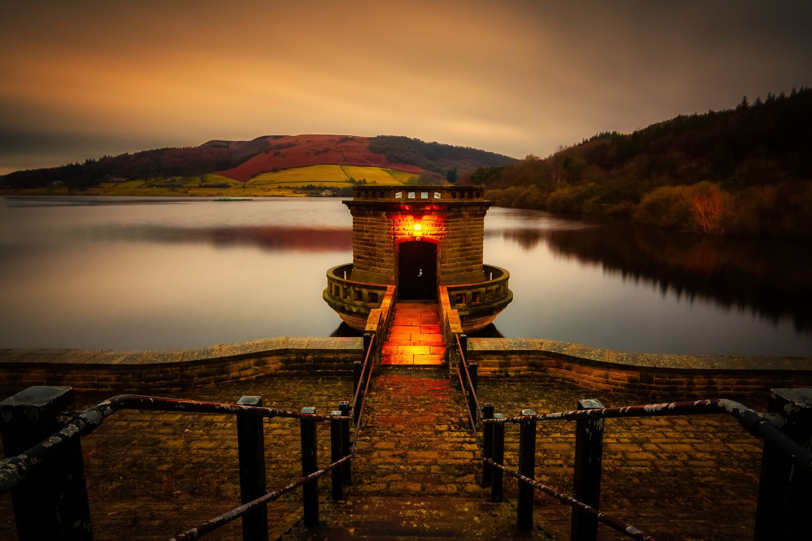 Tokina AT-X Pro 11-16mm F2.8 DX II sample photo. Ladybower, reservoir, derwent photography