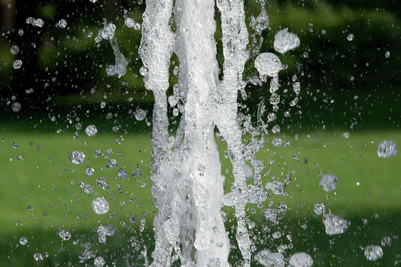 Nikon D5000 sample photo. Water, fountain, wet photography