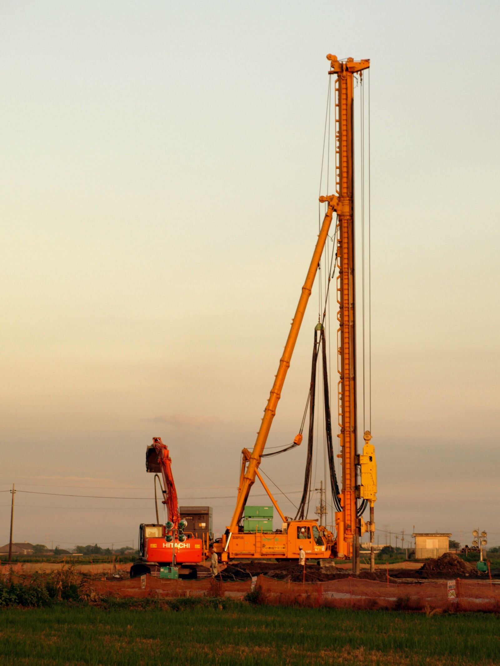 Olympus E-510 (EVOLT E-510) sample photo. Autumn, at dusk, construction photography