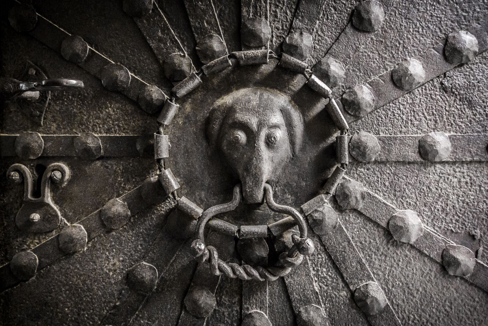 Canon EOS 70D sample photo. Doorknob figure, metal, door photography