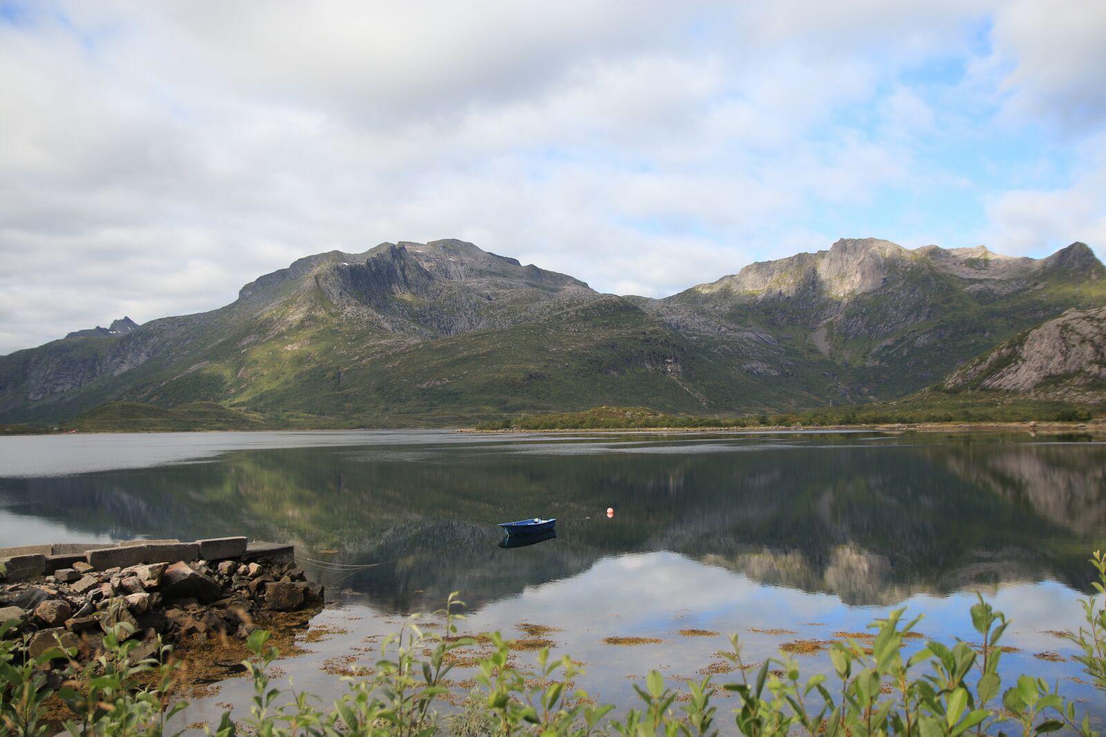 Canon EOS 70D sample photo. Boat, lake, mountain photography