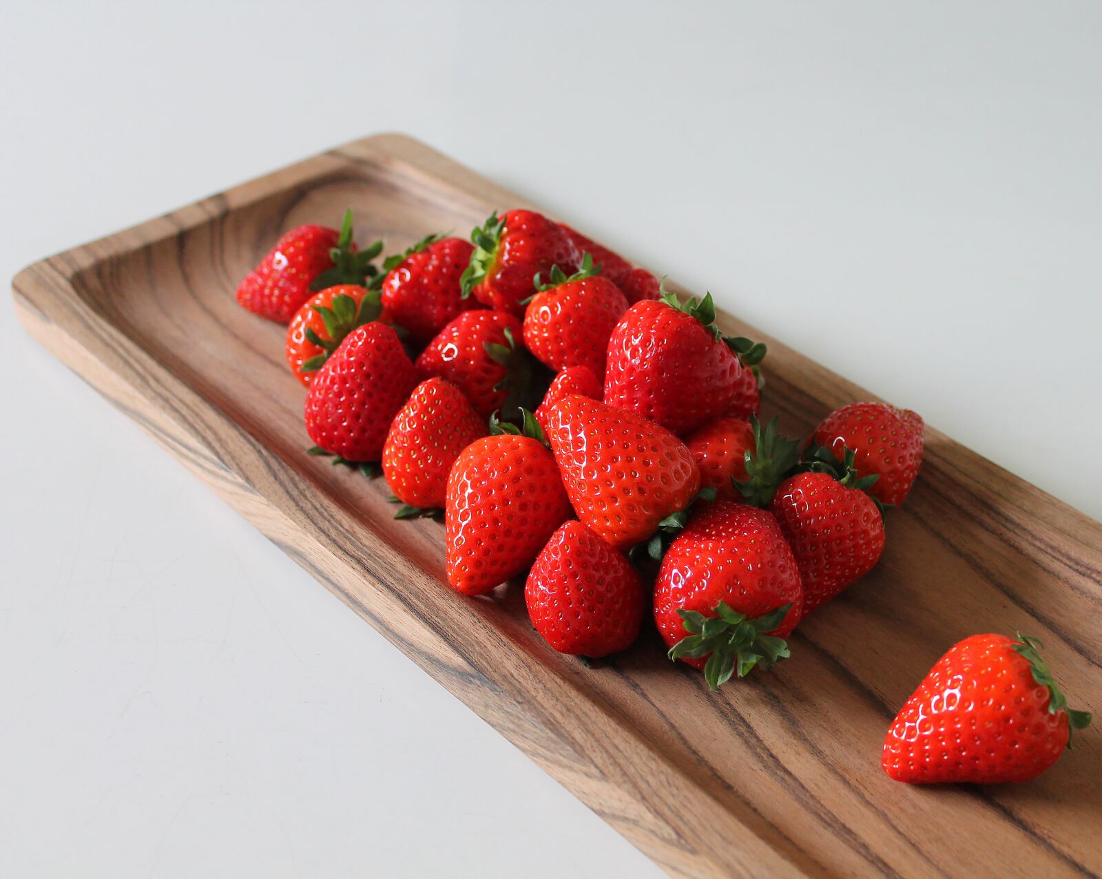 Canon EOS 1100D (EOS Rebel T3 / EOS Kiss X50) sample photo. Strawberry, danish strawberry, fruit photography