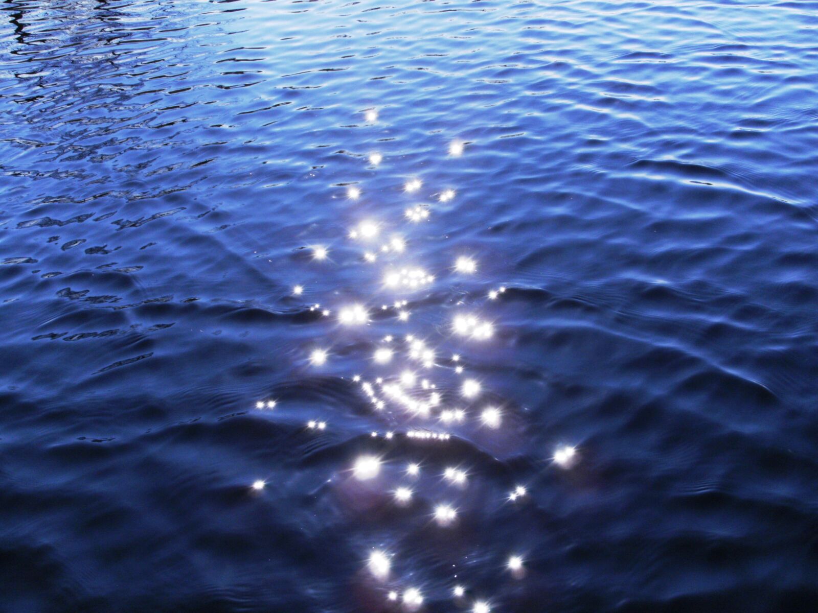 TRAVELER DC-X5 sample photo. Rays, blue, lake photography
