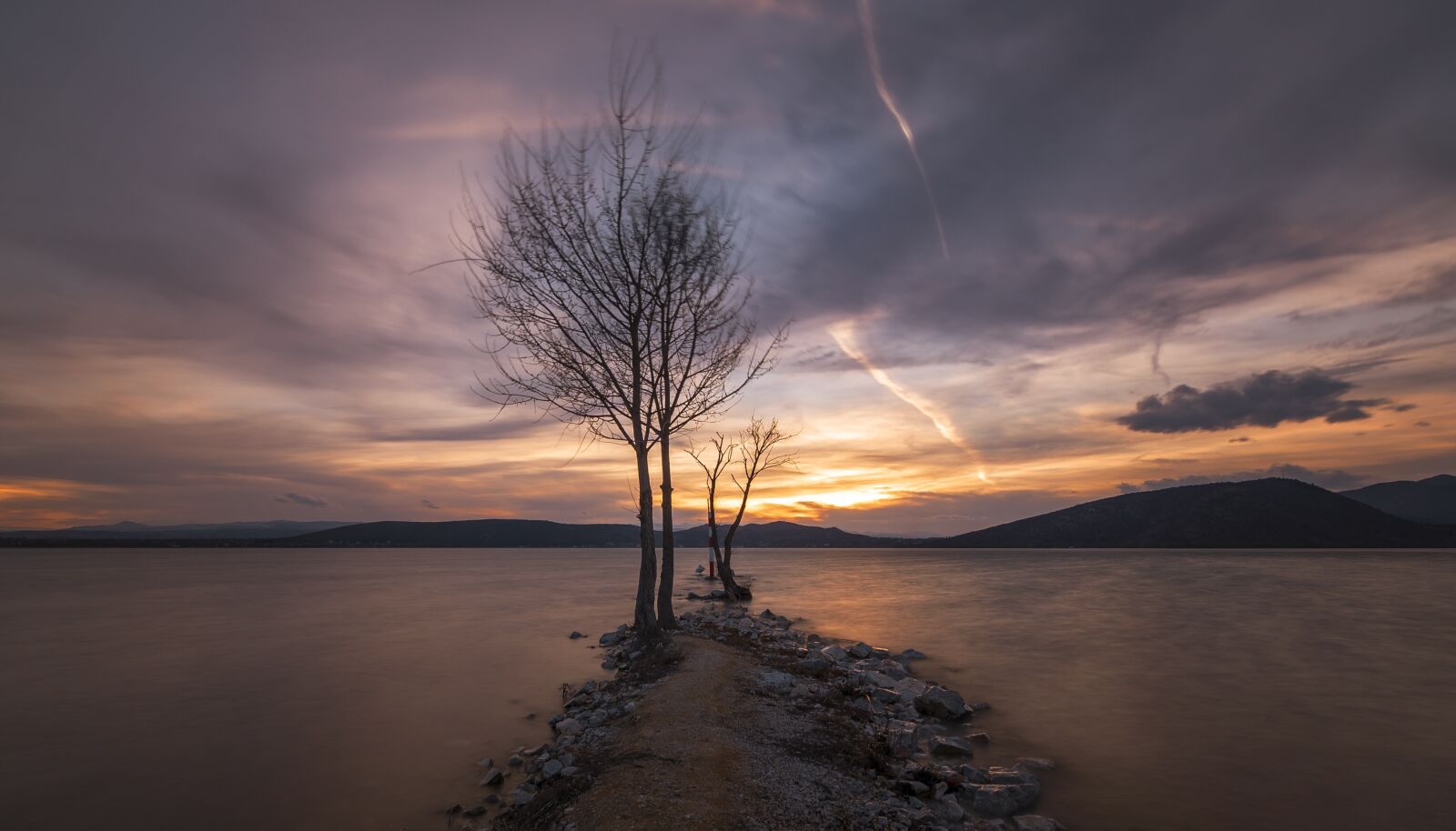 Tokina AT-X Pro 11-16mm F2.8 DX II sample photo. Tree, lake, water photography