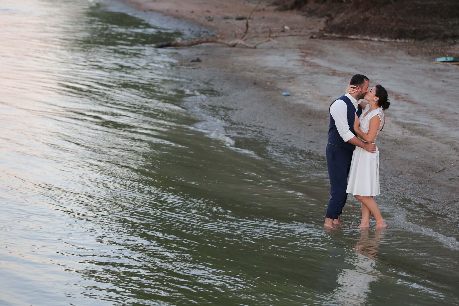 Canon EOS 5D Mark III sample photo. Love, water, kiss, riverbank photography