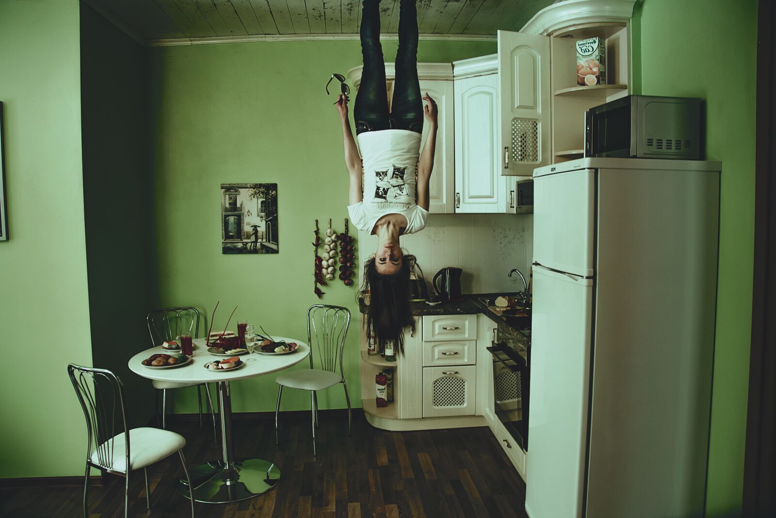 Canon EOS 60D sample photo. Girl, in ceiling, head photography