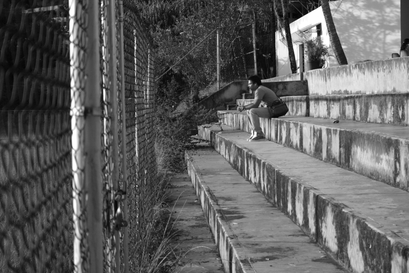 Canon EOS 400D (EOS Digital Rebel XTi / EOS Kiss Digital X) sample photo. Alone, black, and, white photography