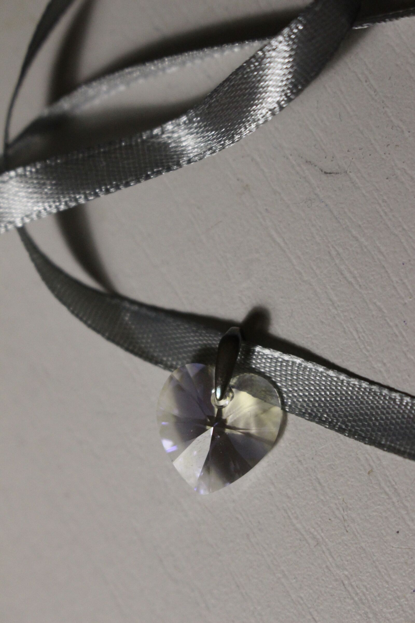Canon EF-S 18-55mm F3.5-5.6 IS STM sample photo. Heart, necklace, ribbon, silver photography