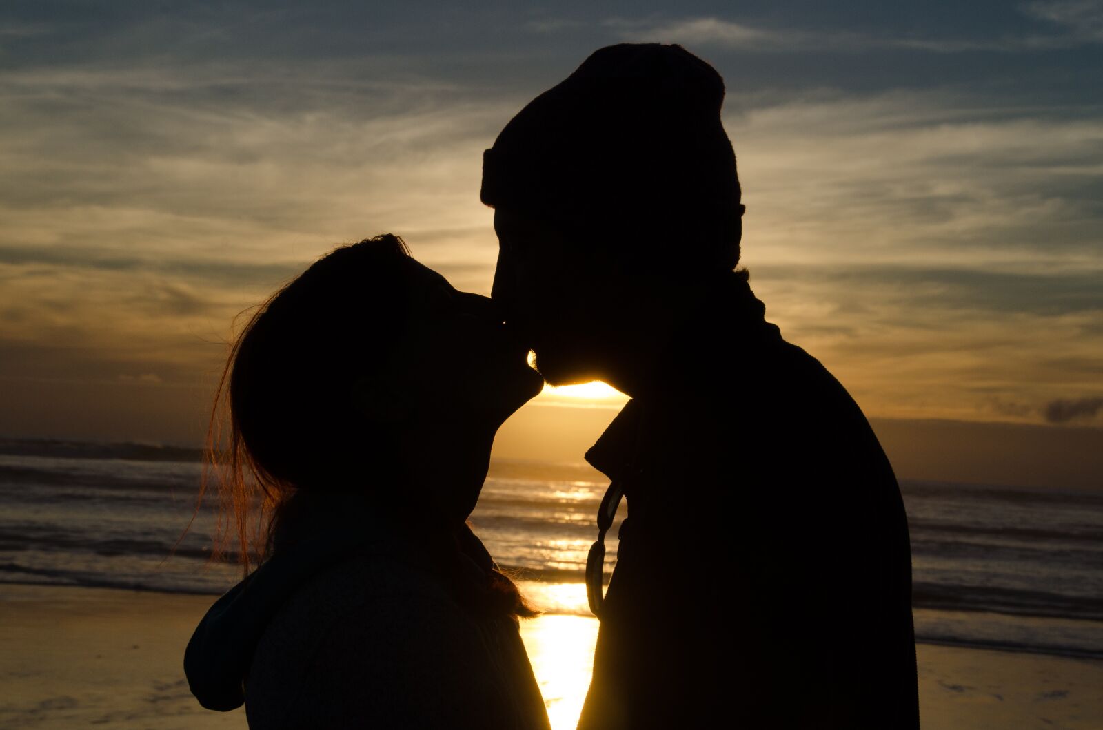 Nikon D7000 sample photo. Sunset, kiss, love photography