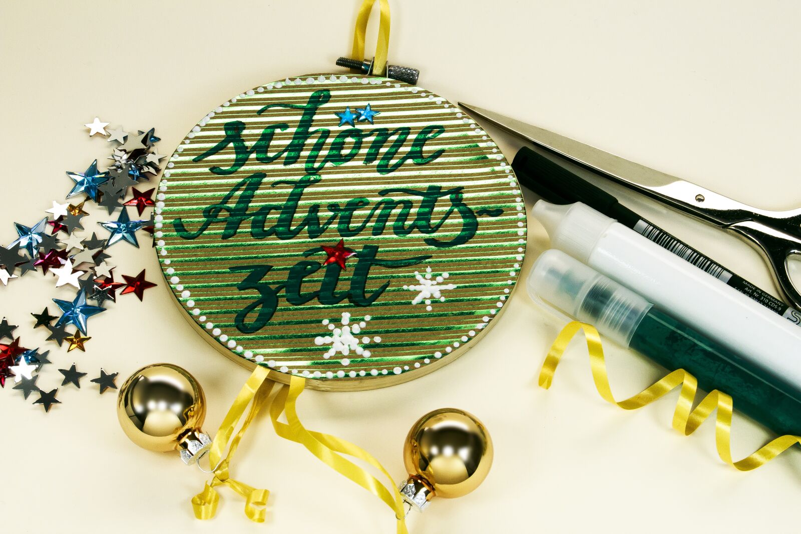 Canon EOS 1300D (EOS Rebel T6 / EOS Kiss X80) sample photo. Advent, door hanger, tinker photography