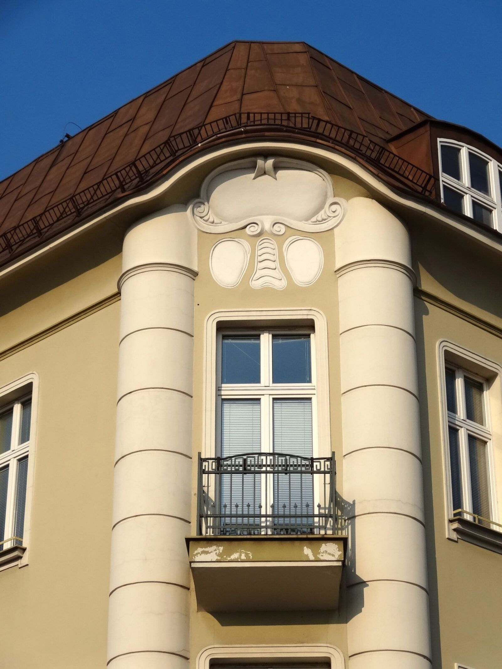 Sony Cyber-shot DSC-HX20V sample photo. Bydgoszcz, balcony, architecture photography