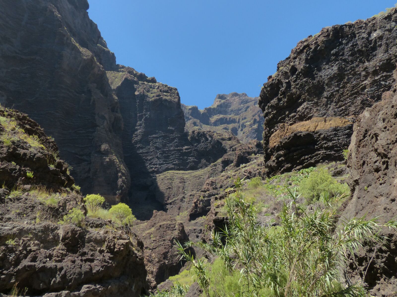 Panasonic Lumix DMC-FZ200 sample photo. Masca ravine, rock, gorge photography