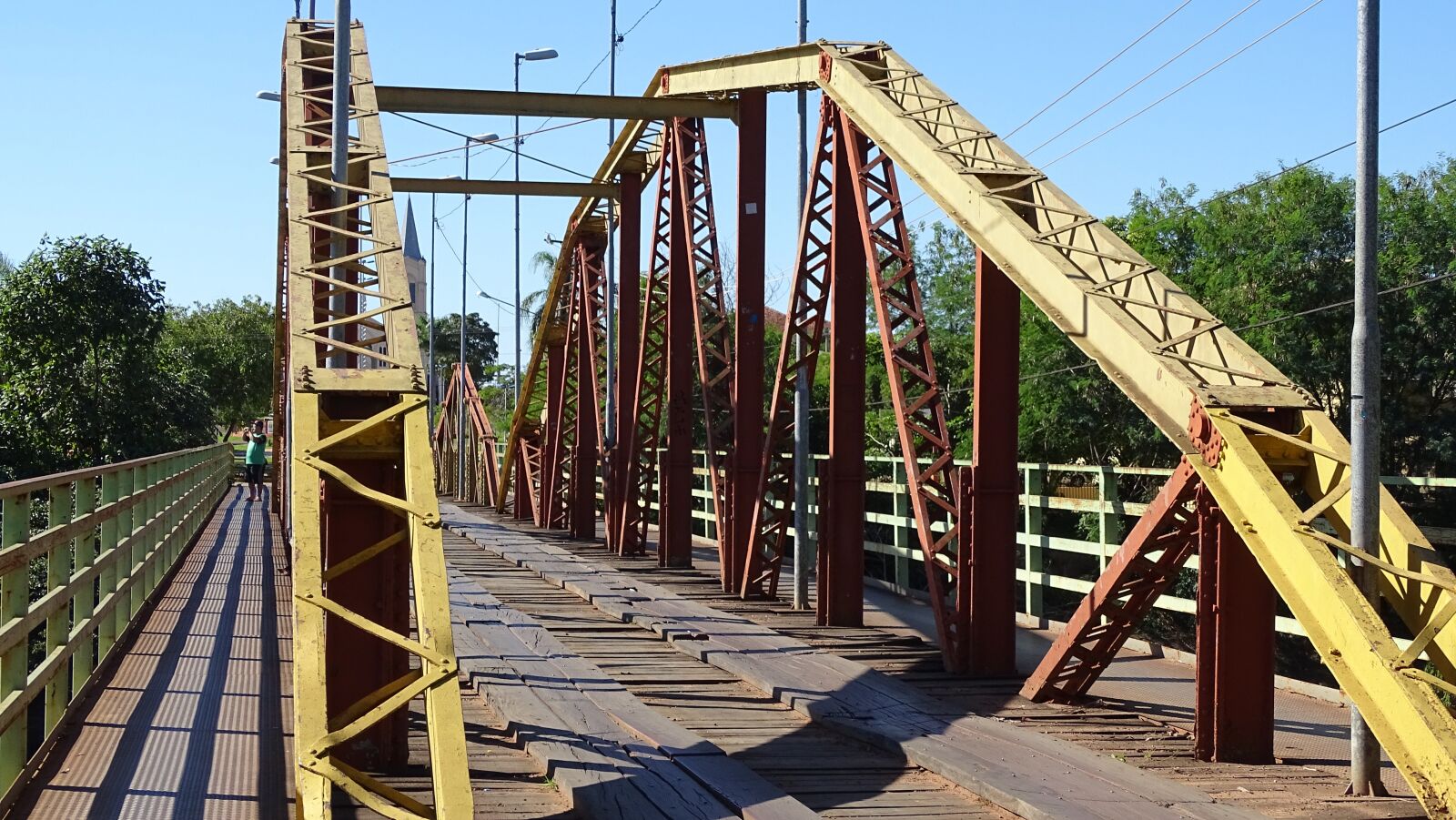 Sony Cyber-shot DSC-HX400V sample photo. Bridge, yellow, wood photography