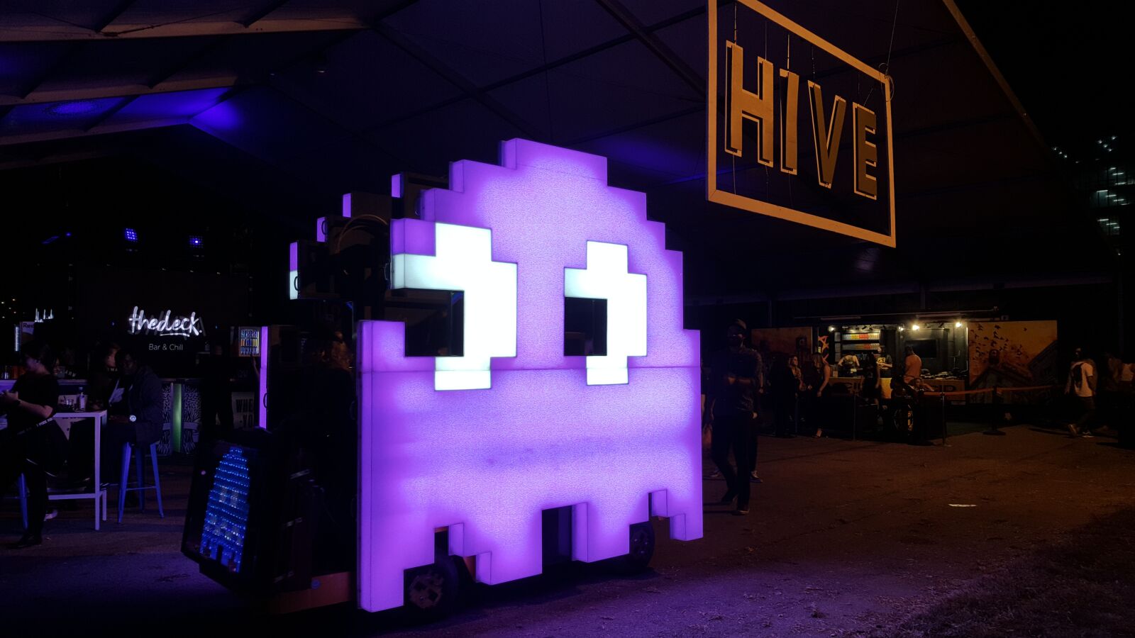 Samsung Galaxy Note5 sample photo. Party, pac-man, video game photography