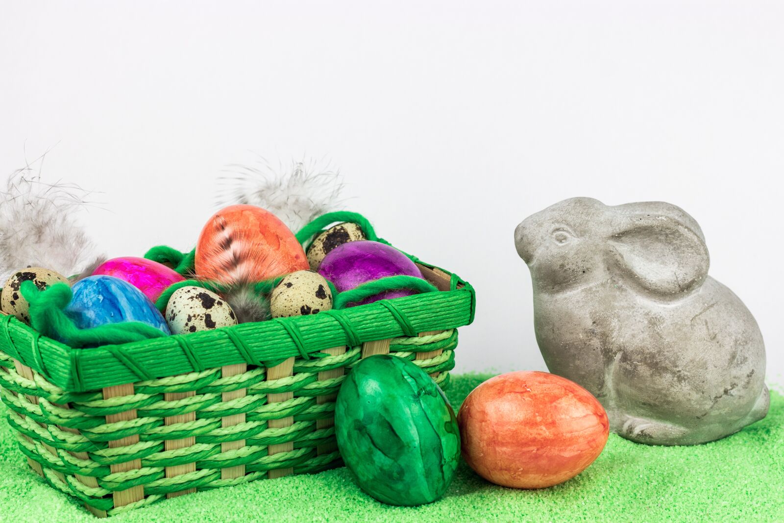 Canon EOS 600D (Rebel EOS T3i / EOS Kiss X5) + Canon EF 50mm F1.8 STM sample photo. Basket, easter, egg photography