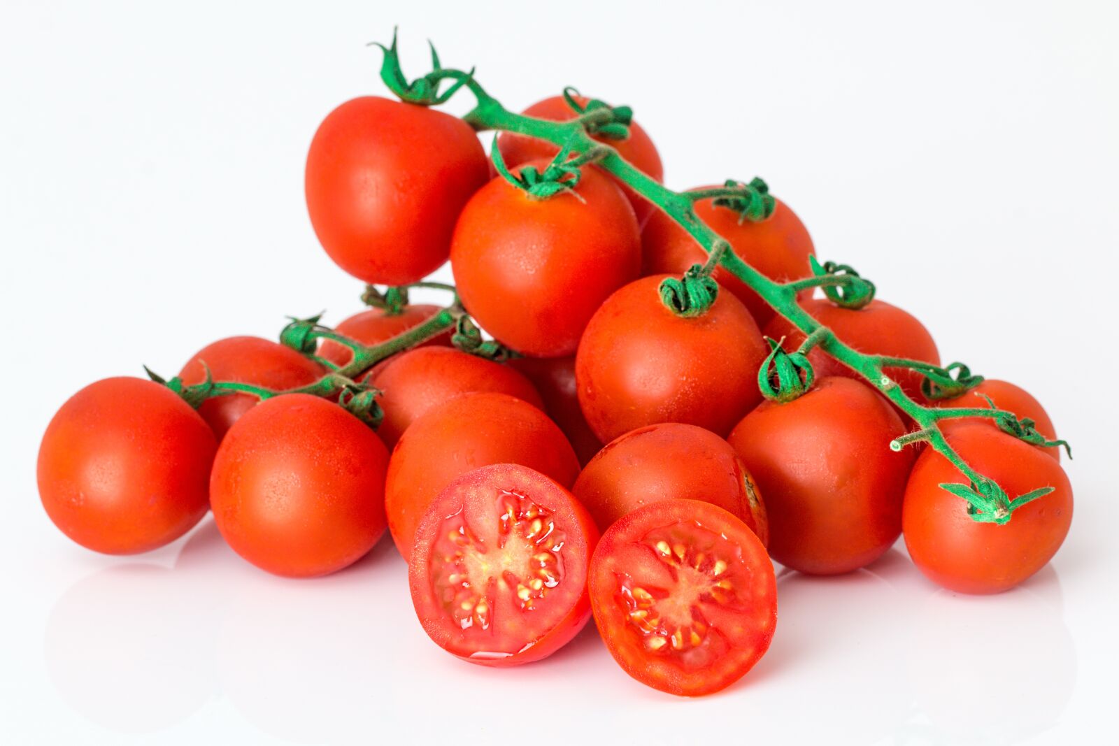 Canon EF 100mm F2.8L Macro IS USM sample photo. Tomato, red, fresh photography